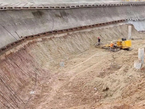 达日基坑边坡加固